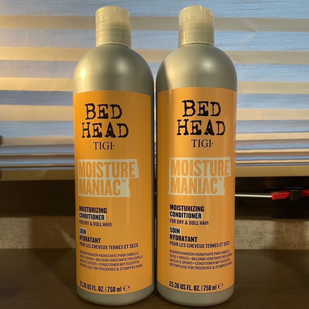 🌟 BRAND NEW! 🌟 Two 750ml Bottles BedHead TIGI Moisture Maniac Conditioner 🧖🏼